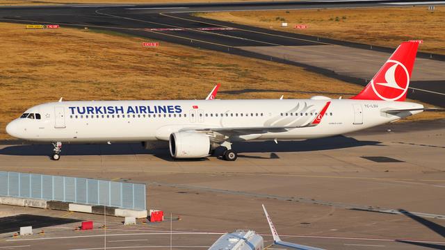 TC-LSU:Airbus A321:Turkish Airlines